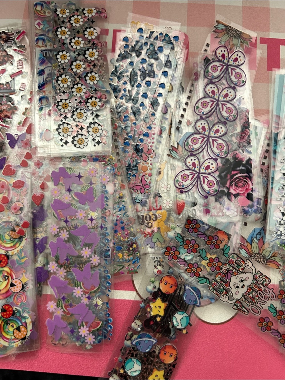Random Pen/Bookmark Wraps for Live Show.  Shown on Screen